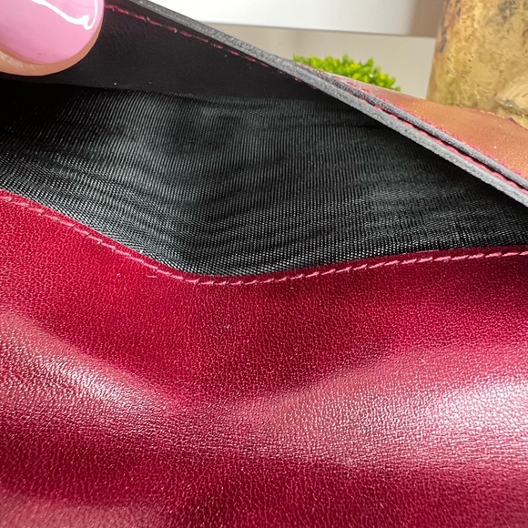 100% authentic Gucci, leather maroon wallet - Picture 10 of 11